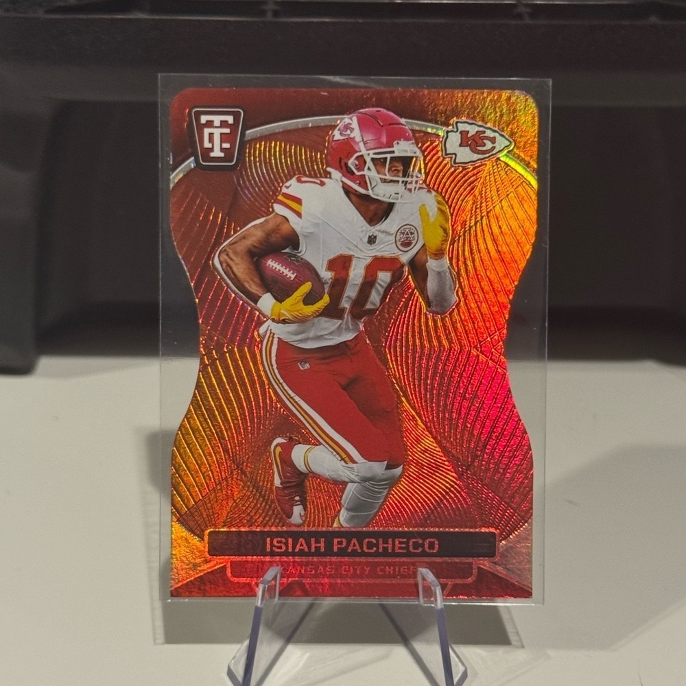 🔥 2024 Panini Totally Certified Isaiah Pacheco /175. Kansas City Chiefs